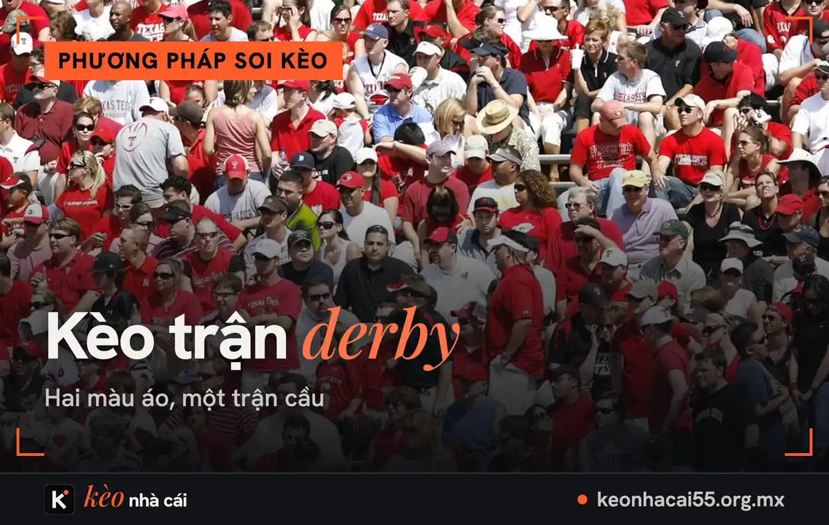 Khán đài đông cổ động viên mặc áo đỏ ngồi kín chỗ