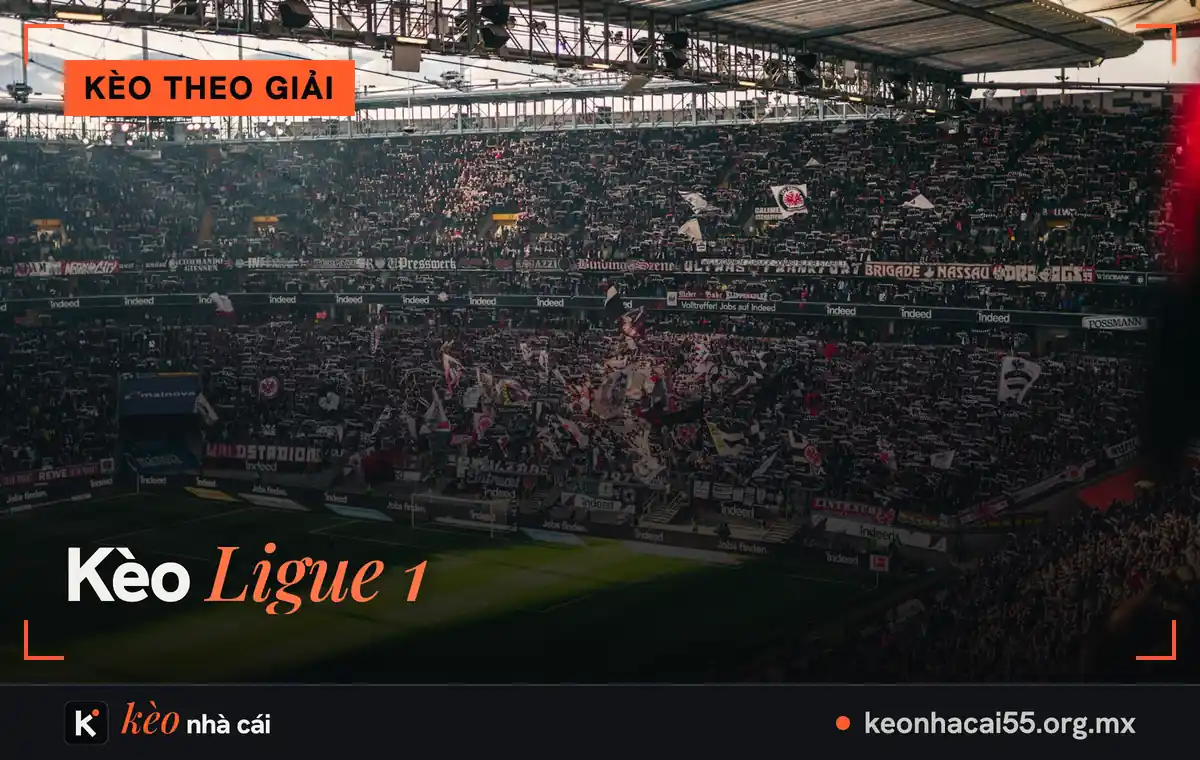 Kèo Ligue 1: khán đài kín người và mặt sân ngập nắng