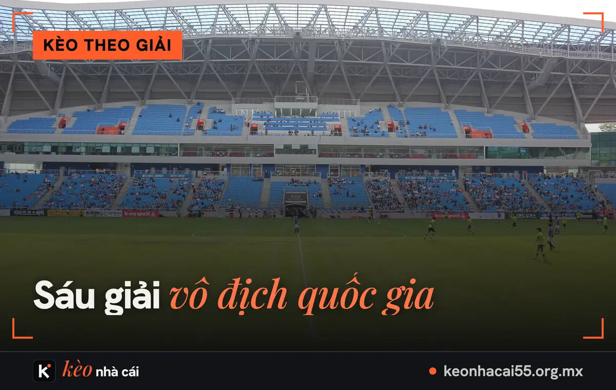 Khán đài ghế xanh và mặt sân trong ngày thi đấu, kèo theo giải vô địch quốc gia