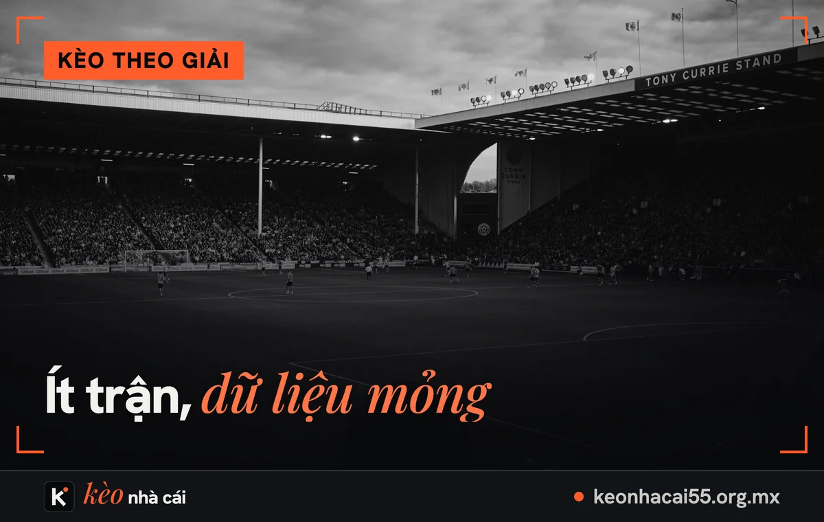 Kèo đội tuyển Việt Nam: tỷ lệ kèo các trận của tuyển quốc gia và cách đọc 2 Khán đài sân bóng ảnh đen trắng, kèo đội tuyển Việt Nam khác kèo câu lạc bộ