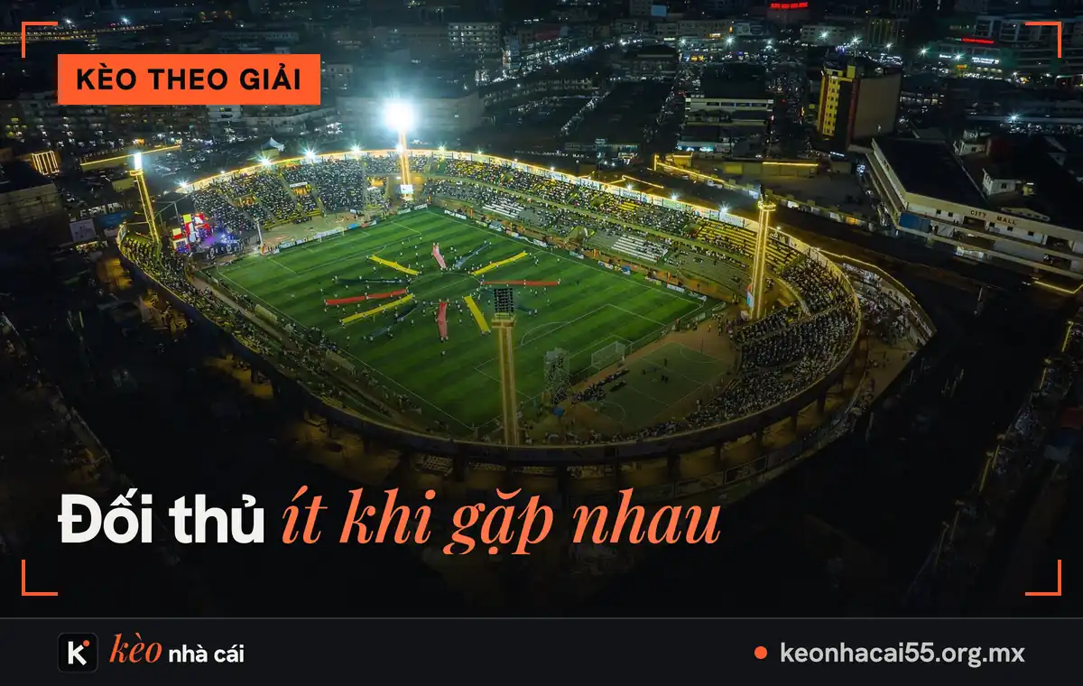 Sân vận động sáng đèn nhìn từ trên cao ban đêm, kèo Cúp C1 khác kèo giải quốc nội